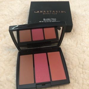 Anastasia Blush Trio (new)